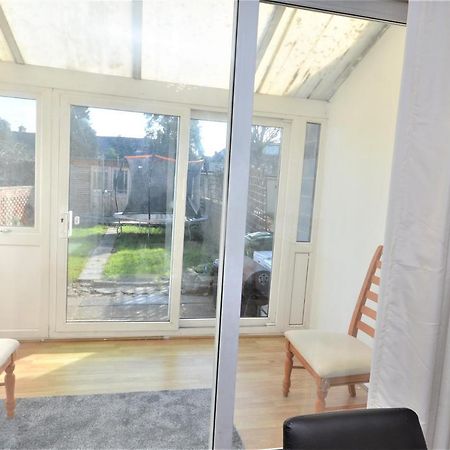 London Deluxe 3 Bedroom House With Parking Space سوفيريتو المظهر الخارجي الصورة