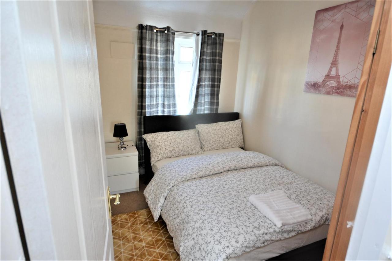London Deluxe 3 Bedroom House With Parking Space سوفيريتو المظهر الخارجي الصورة